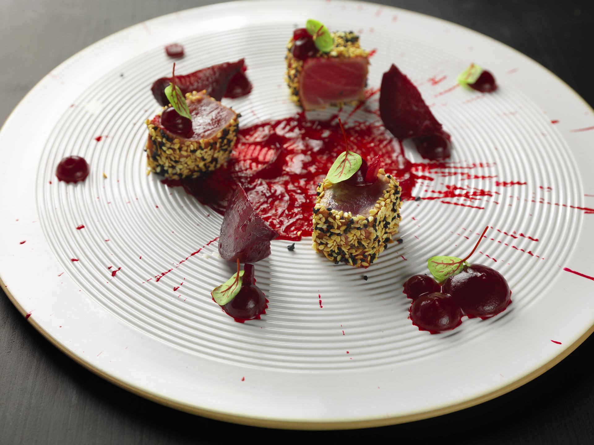 TUNA WITH BEETROOT